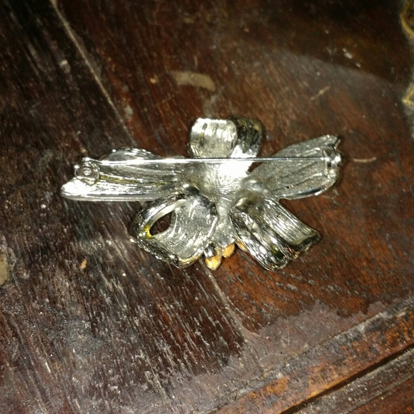 Classic Rhinestone Pearl Pin - Picture 5 of 6